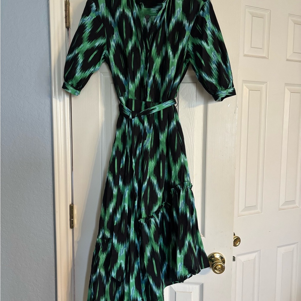 Chic Asymmetrical Green and Black Dress